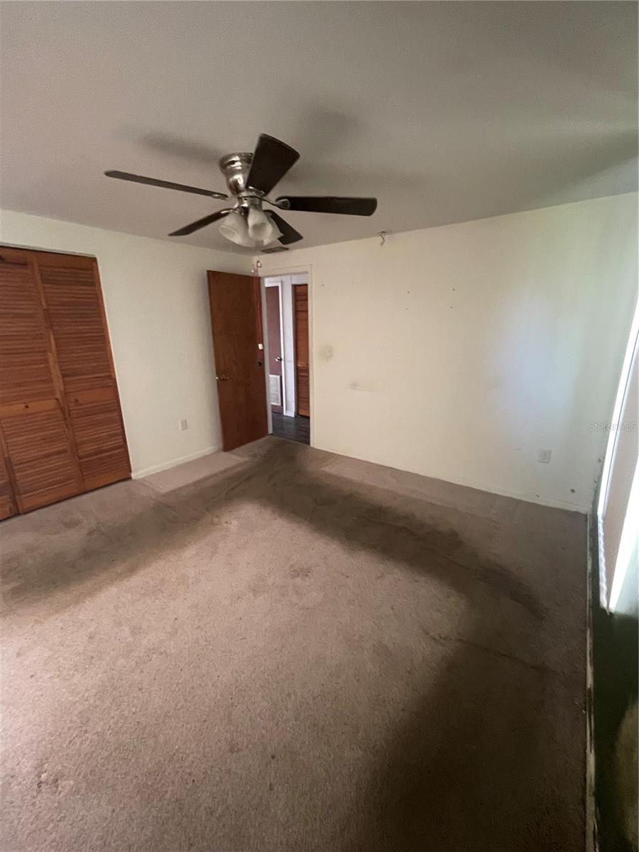 Listing photo id 20 for 810 Ball Street