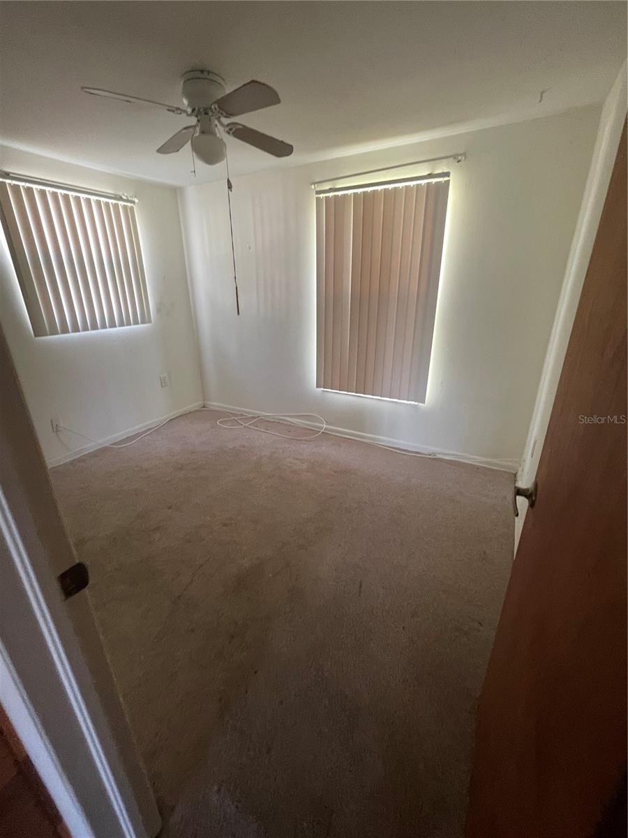 Listing photo id 21 for 810 Ball Street