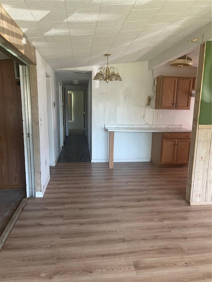 Listing photo id 2 for 810 Ball Street