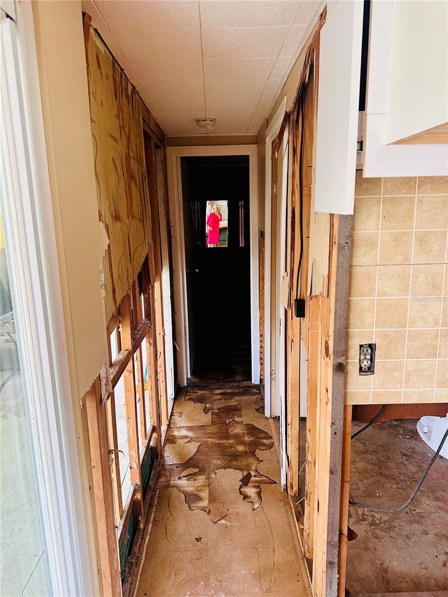 Listing photo id 8 for 8792 44th Avenue N 149