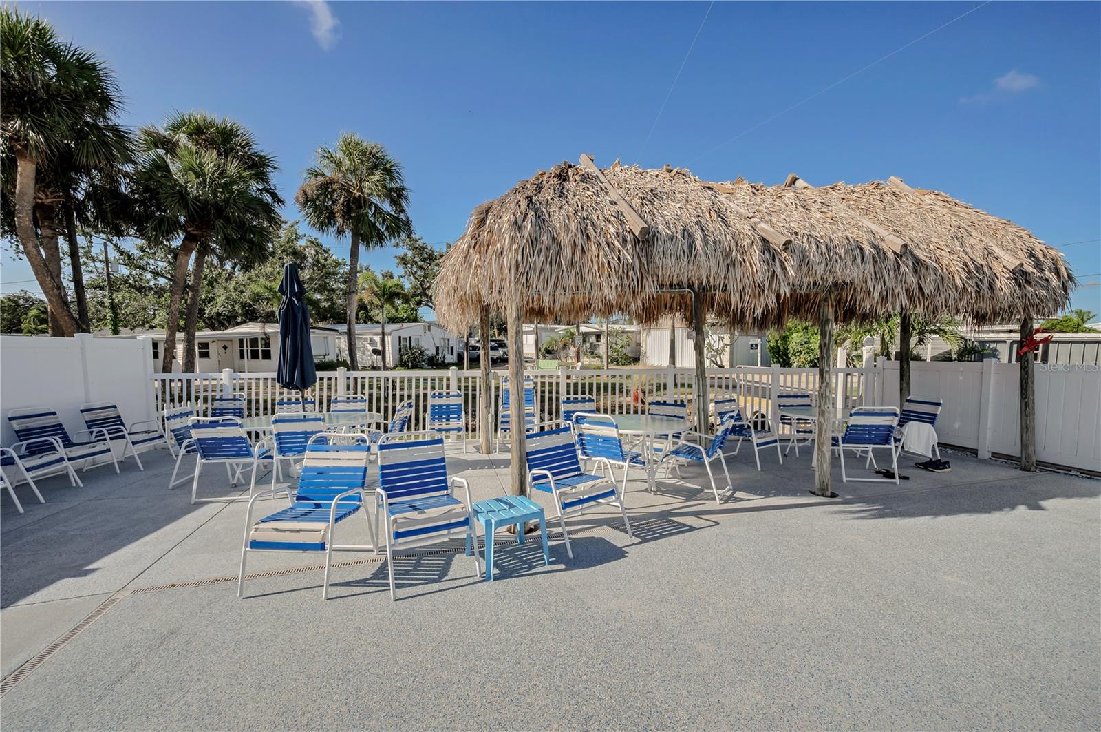 Listing photo id 14 for 8792 44th Avenue N 149