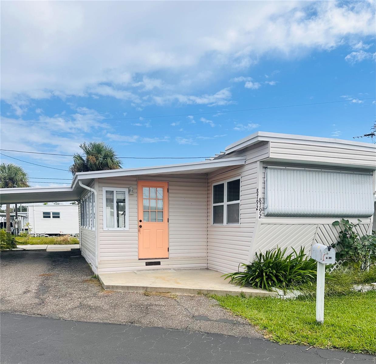 Listing photo id 0 for 8792 44th Avenue N 149