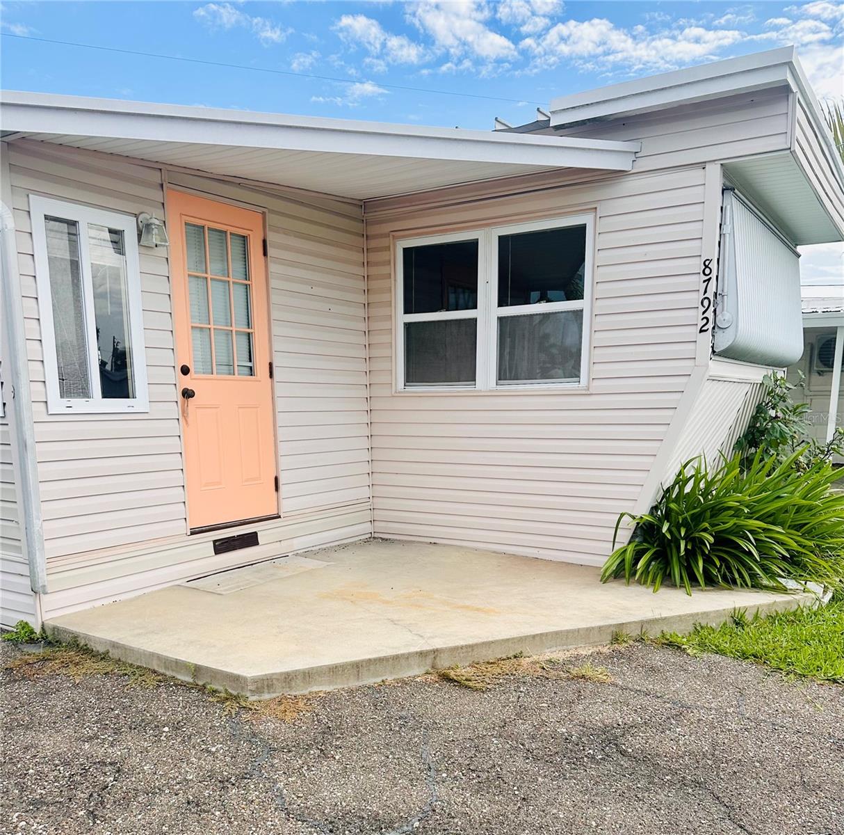 Listing photo id 1 for 8792 44th Avenue N 149