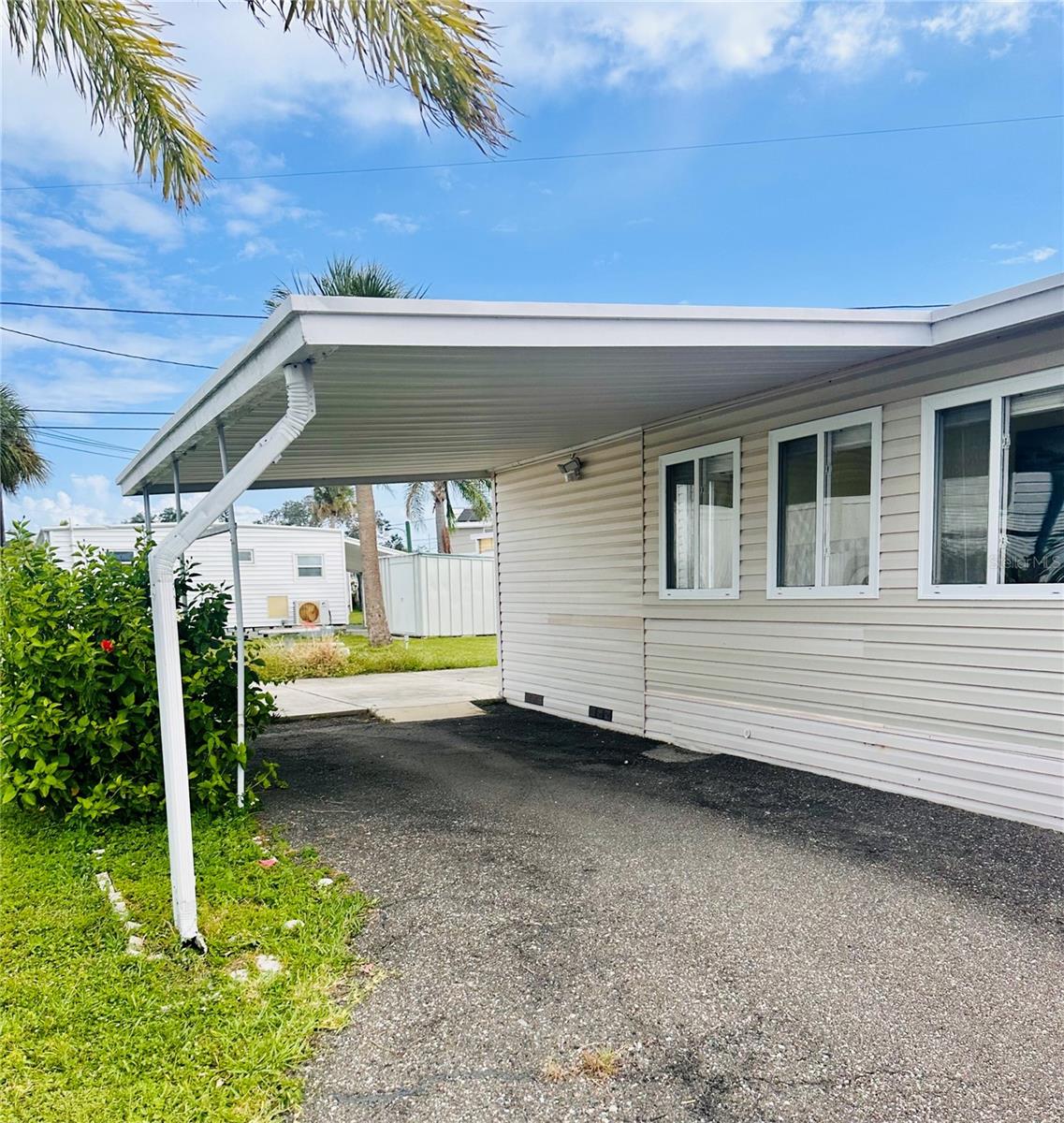 Listing photo id 2 for 8792 44th Avenue N 149