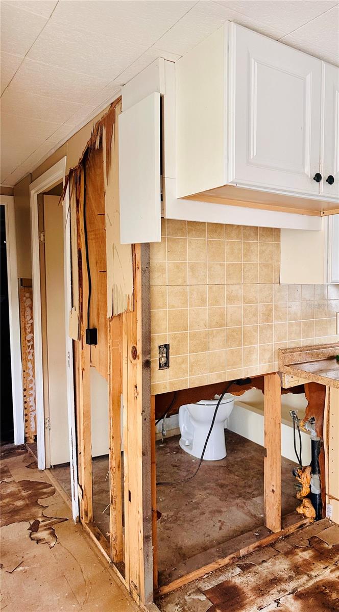 Listing photo id 6 for 8792 44th Avenue N 149