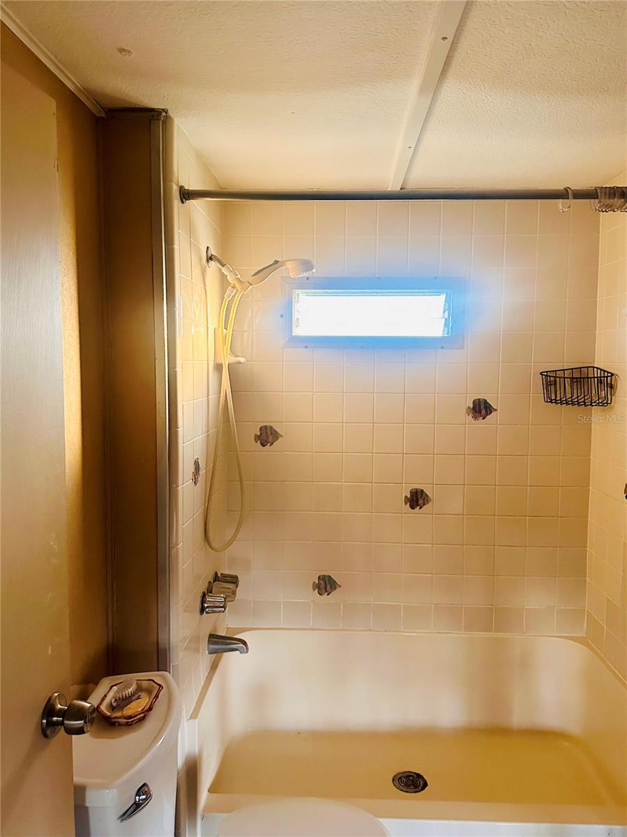 Listing photo id 7 for 8792 44th Avenue N 149