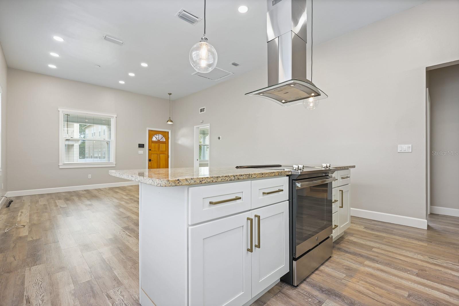 Image 10 of 27 For 1809 Columbus Drive