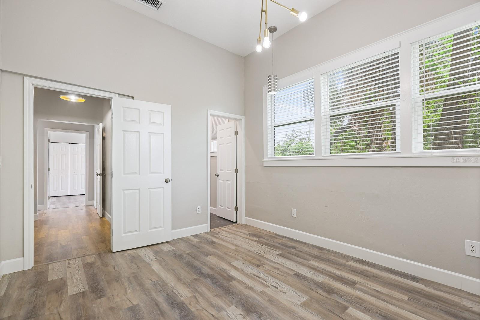 Image 14 of 27 For 1809 Columbus Drive