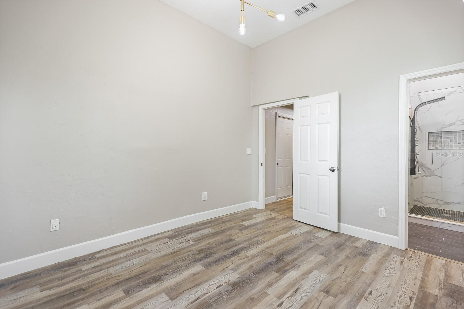 Image 15 of 27 For 1809 Columbus Drive