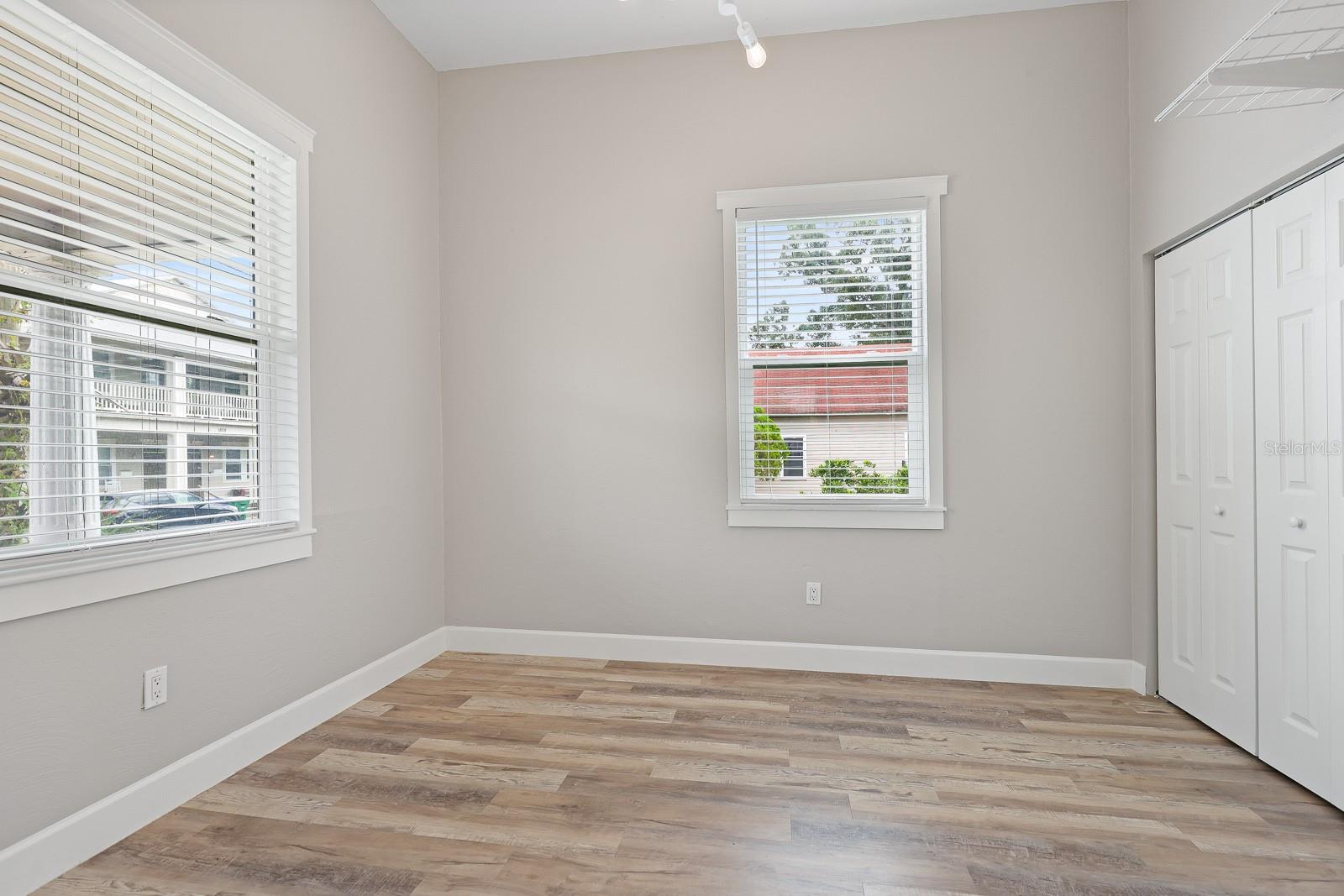 Image 17 of 27 For 1809 Columbus Drive