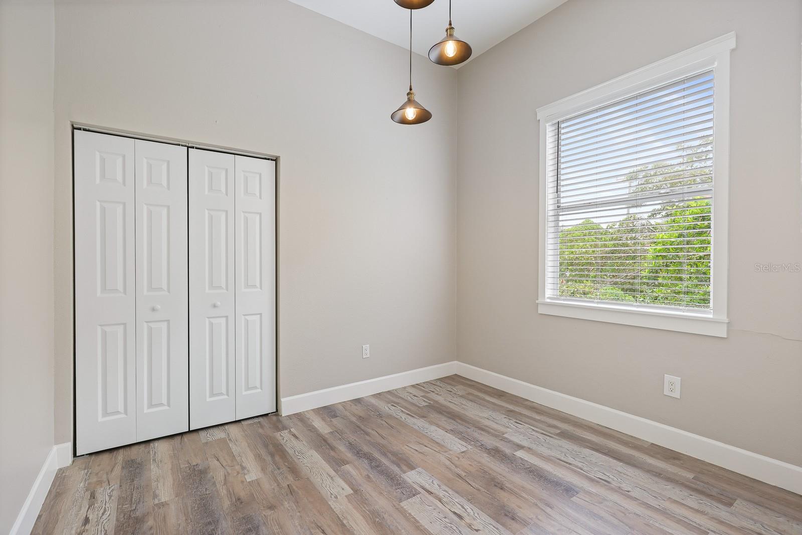 Image 20 of 27 For 1809 Columbus Drive