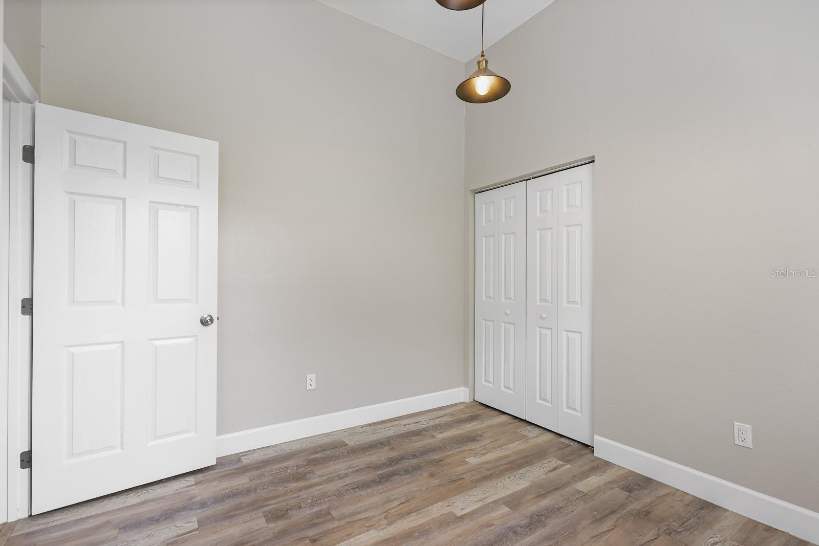 Image 21 of 27 For 1809 Columbus Drive
