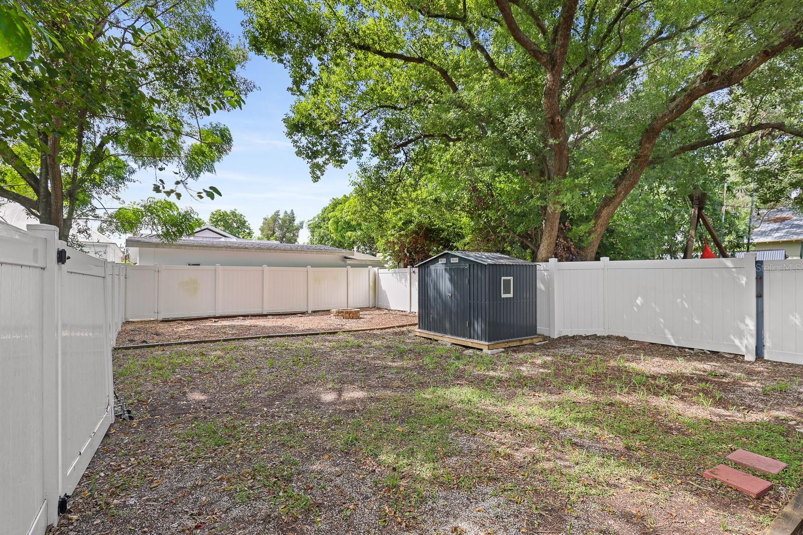 Image 24 of 27 For 1809 Columbus Drive