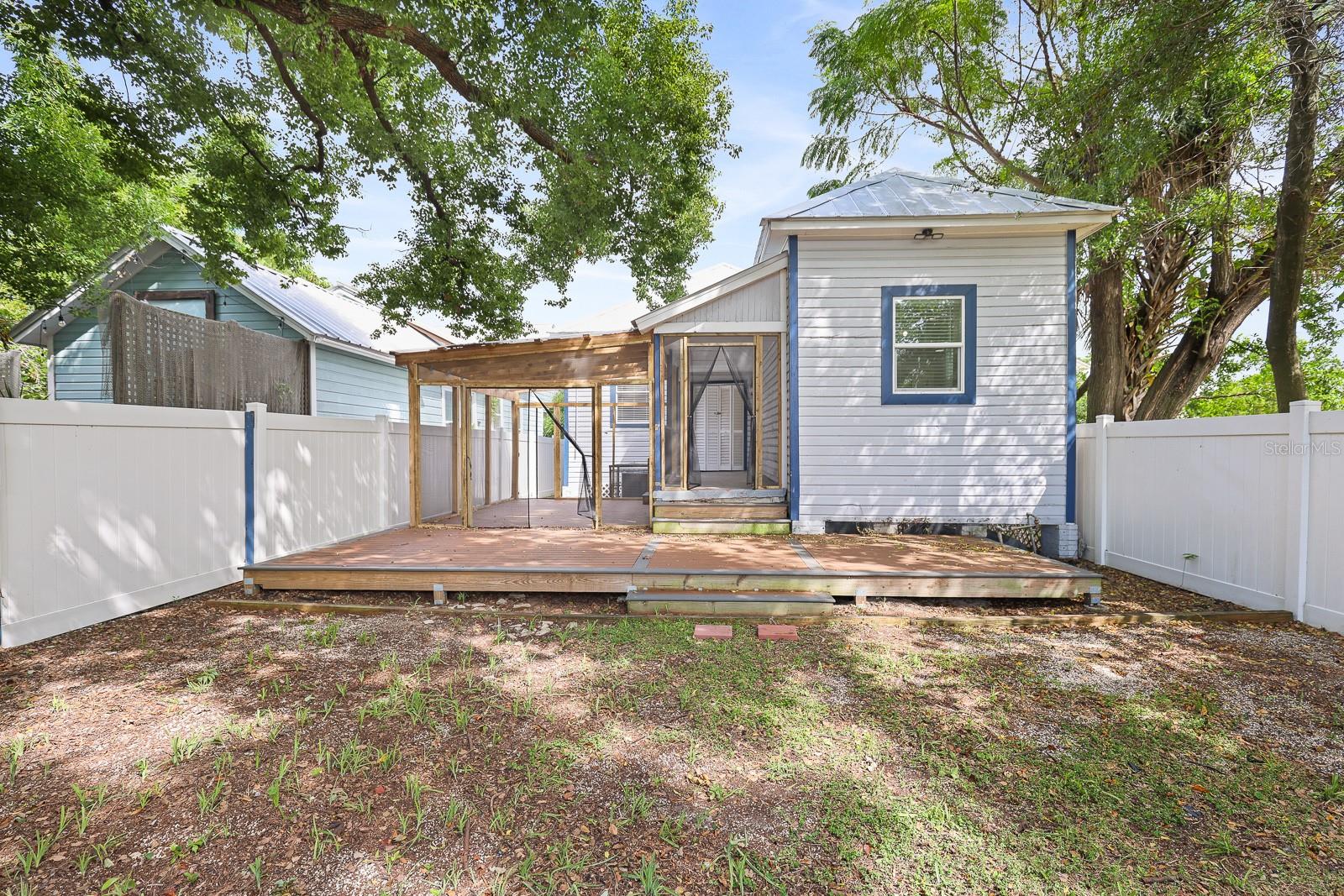 Image 25 of 27 For 1809 Columbus Drive