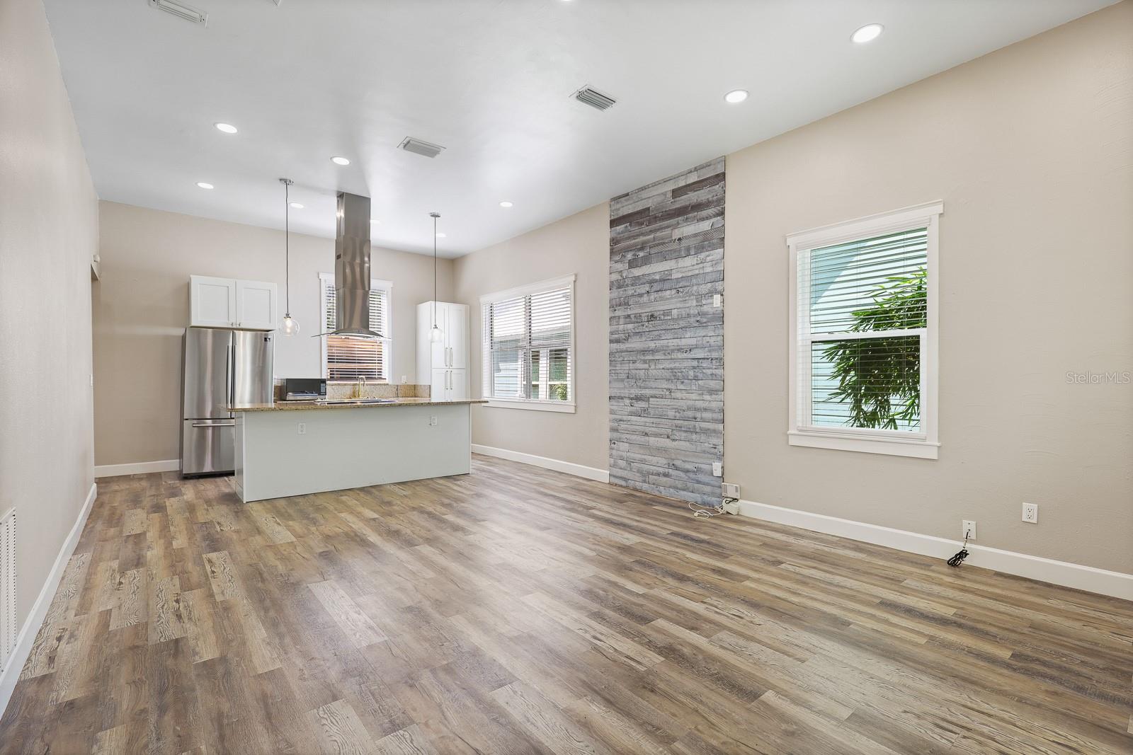 Image 3 of 27 For 1809 Columbus Drive