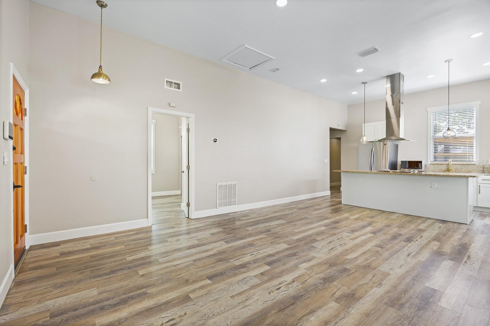 Image 4 of 27 For 1809 Columbus Drive