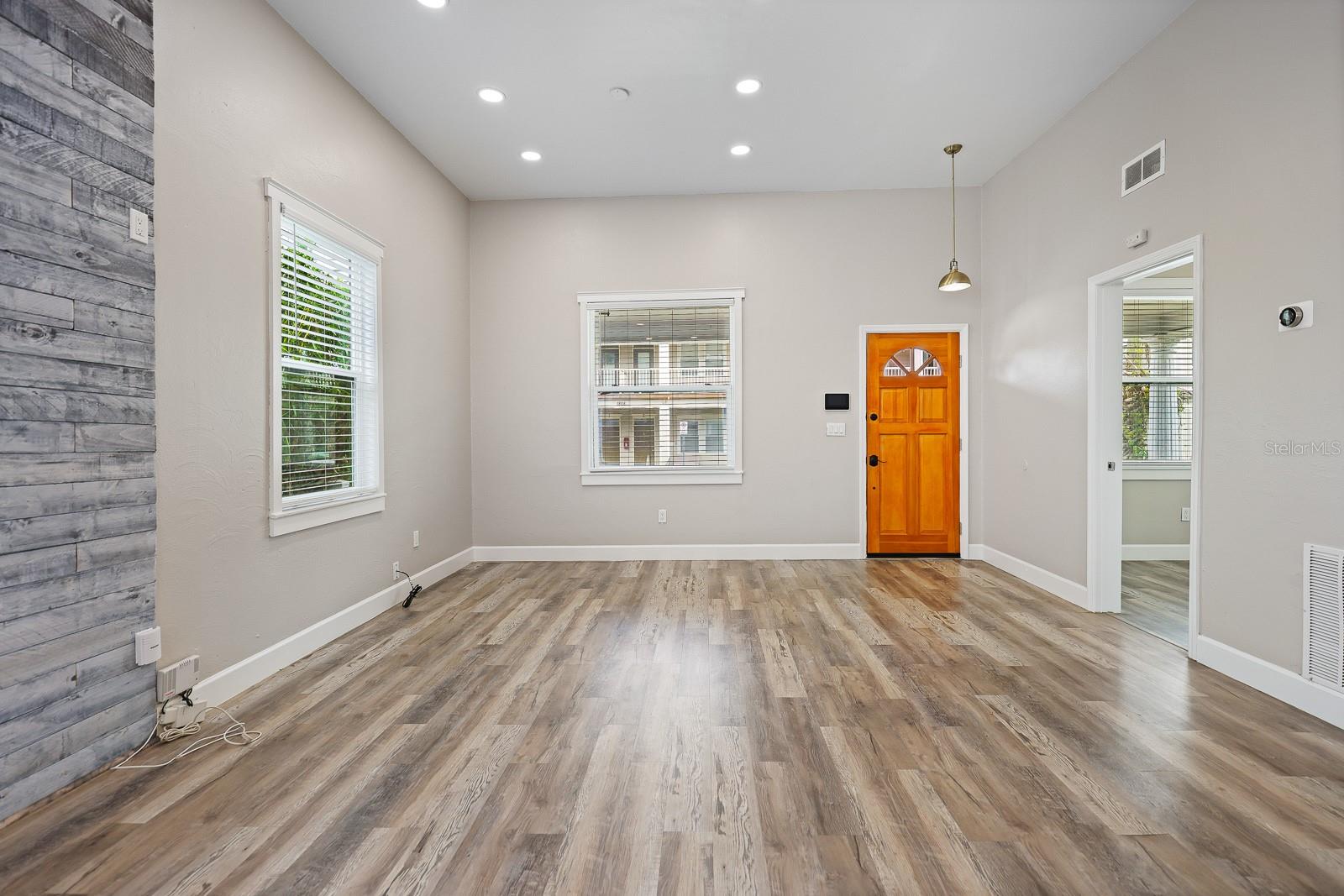 Image 7 of 27 For 1809 Columbus Drive