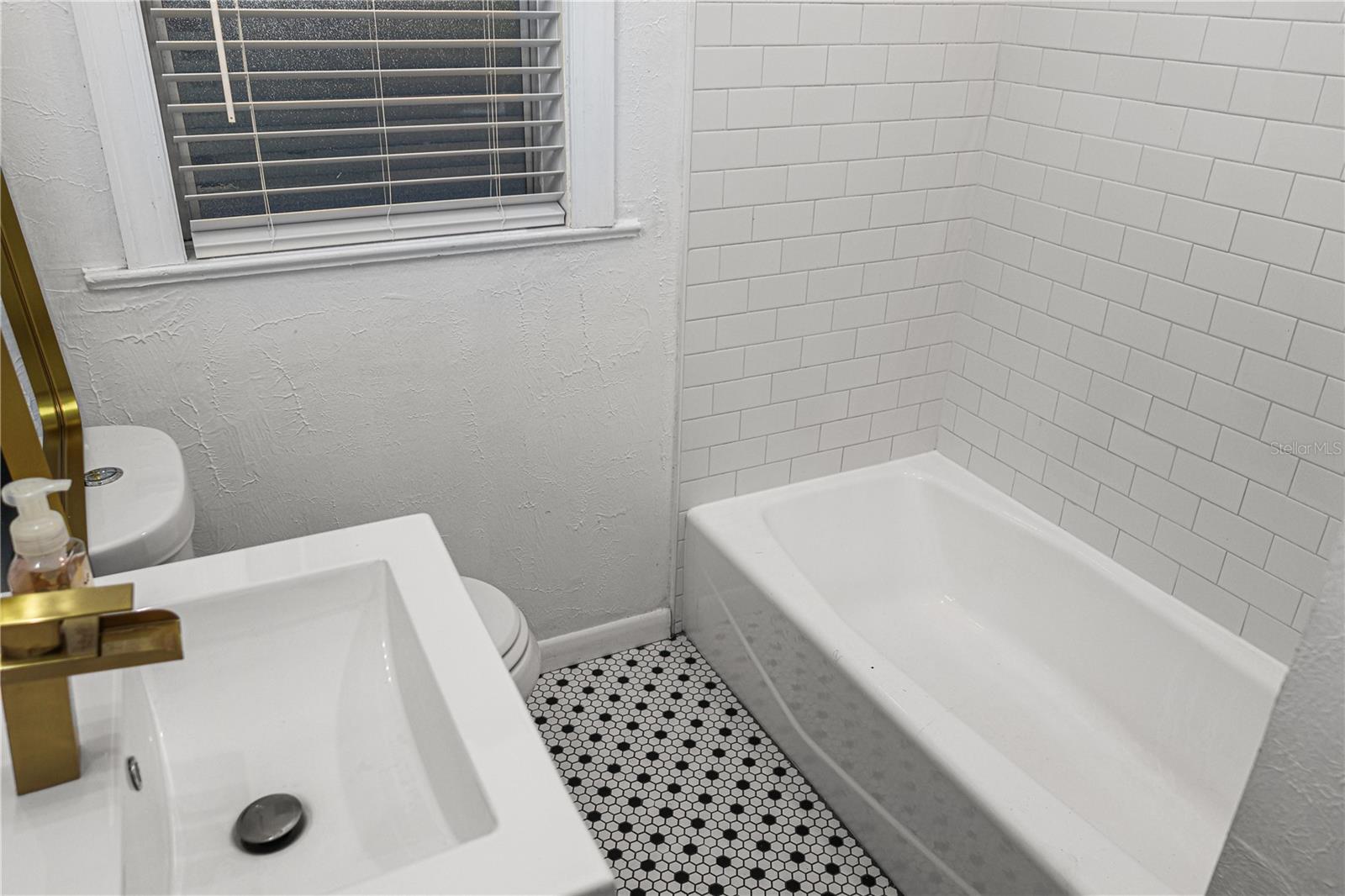 Image 12 of 24 For 3915 Ola Avenue