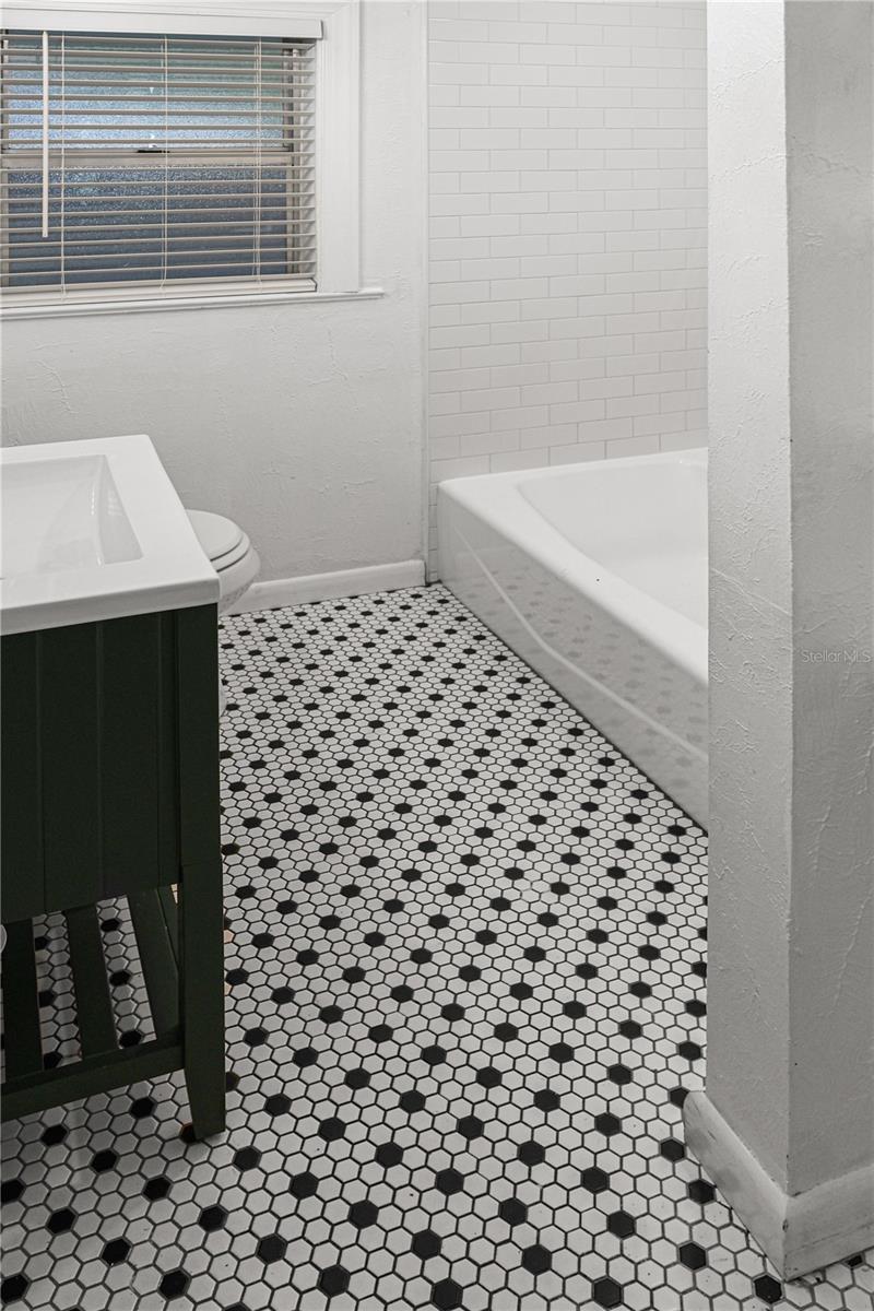 Image 14 of 24 For 3915 Ola Avenue