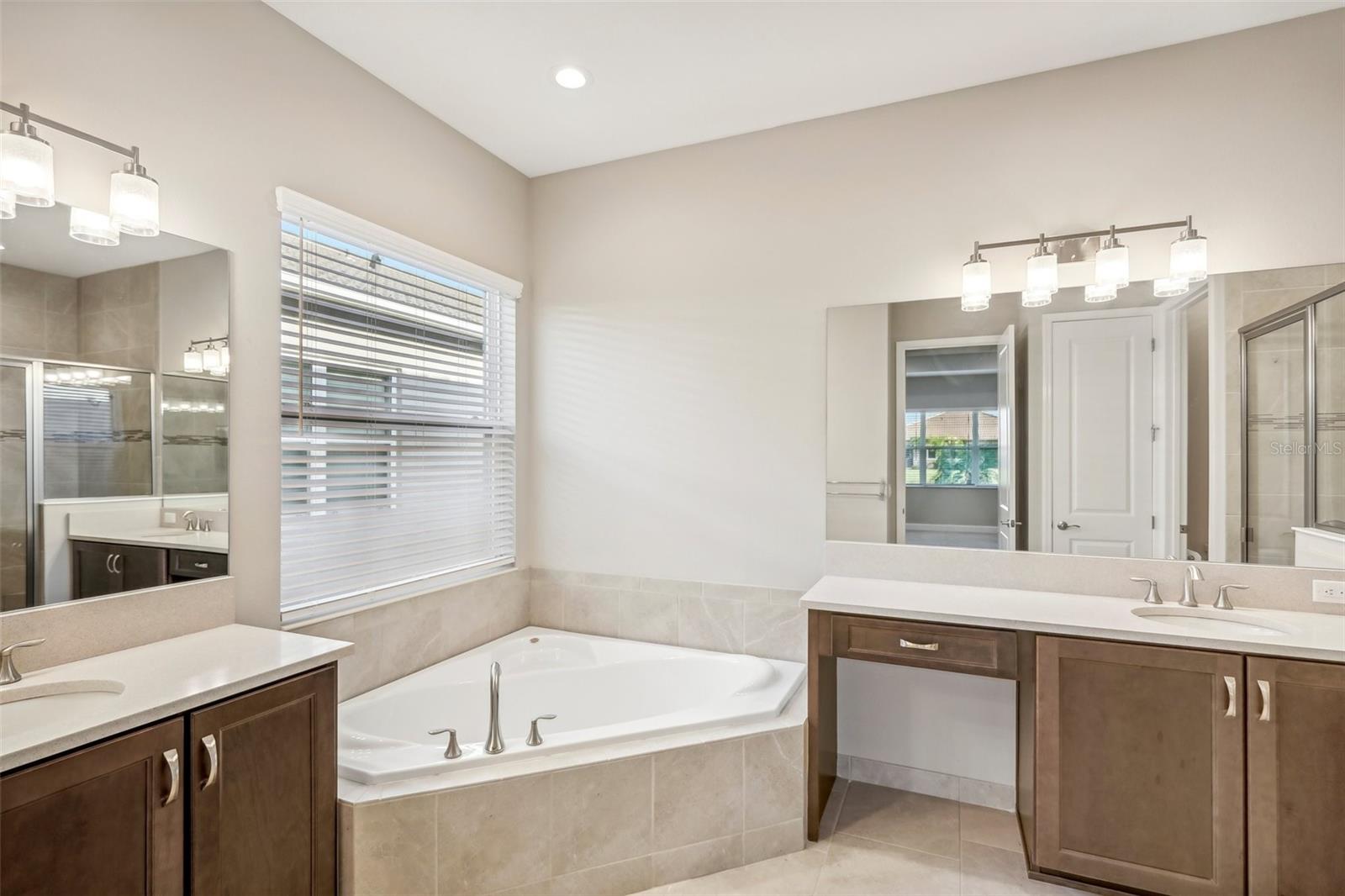 Image 16 of 50 For 4838 Sevilla Shores Drive