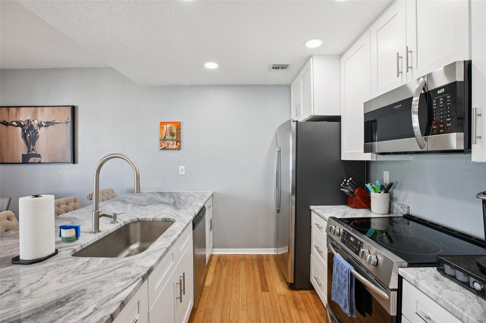 Image 12 of 23 For 2002 5th Avenue 205