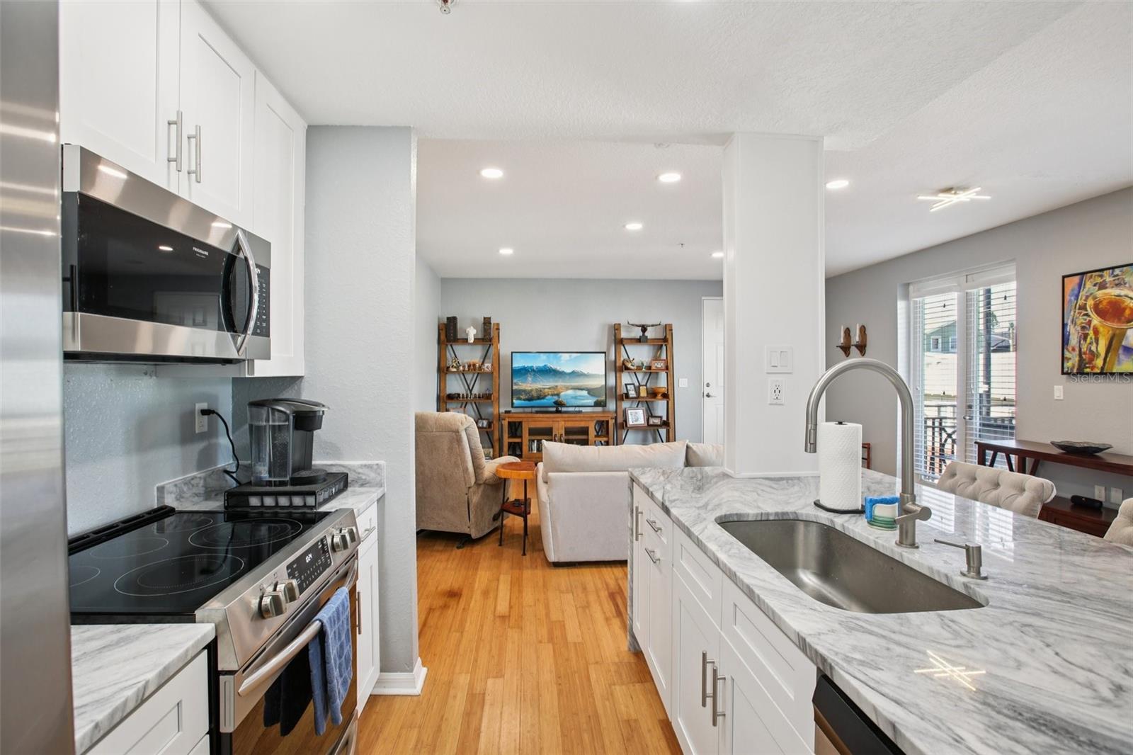 Image 13 of 23 For 2002 5th Avenue 205