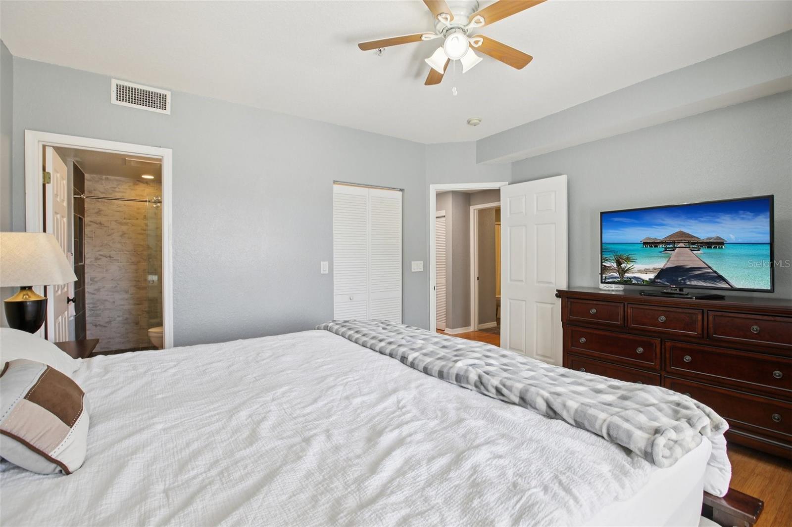 Image 15 of 23 For 2002 5th Avenue 205