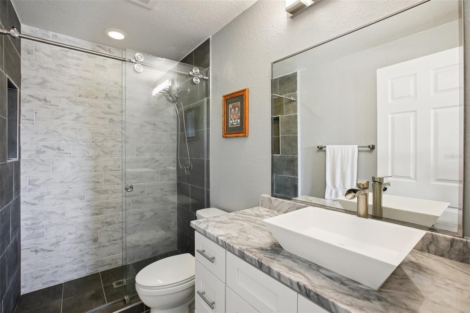 Image 17 of 23 For 2002 5th Avenue 205