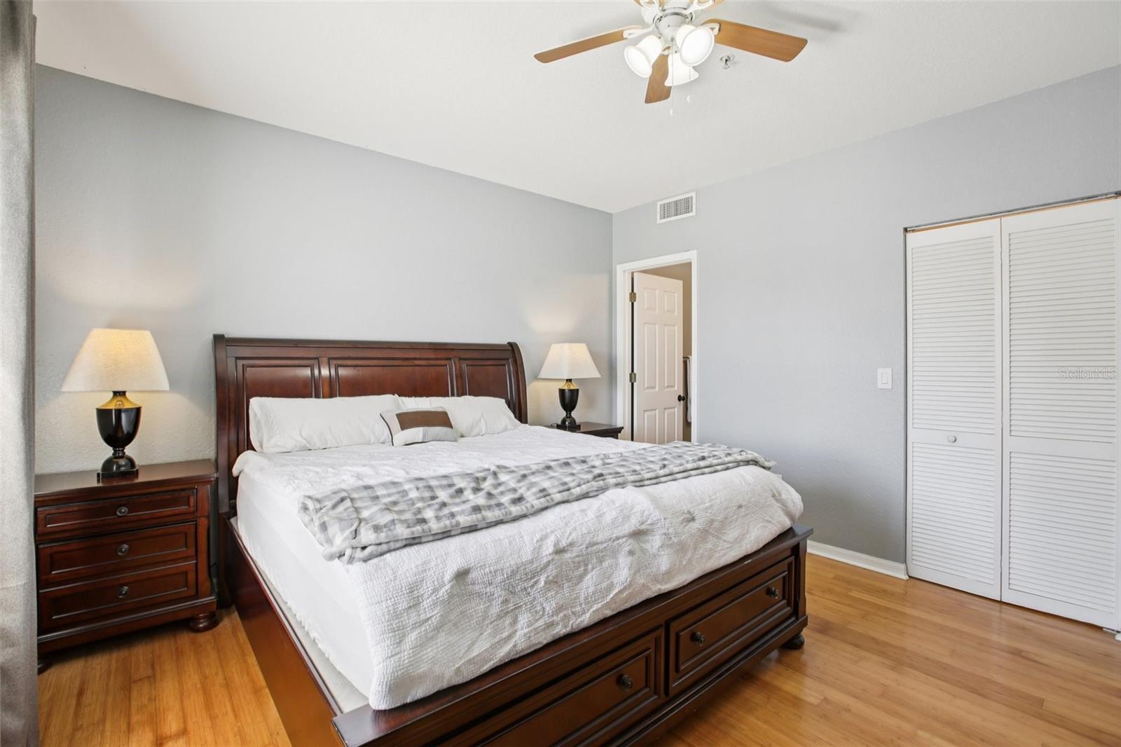 Image 18 of 23 For 2002 5th Avenue 205