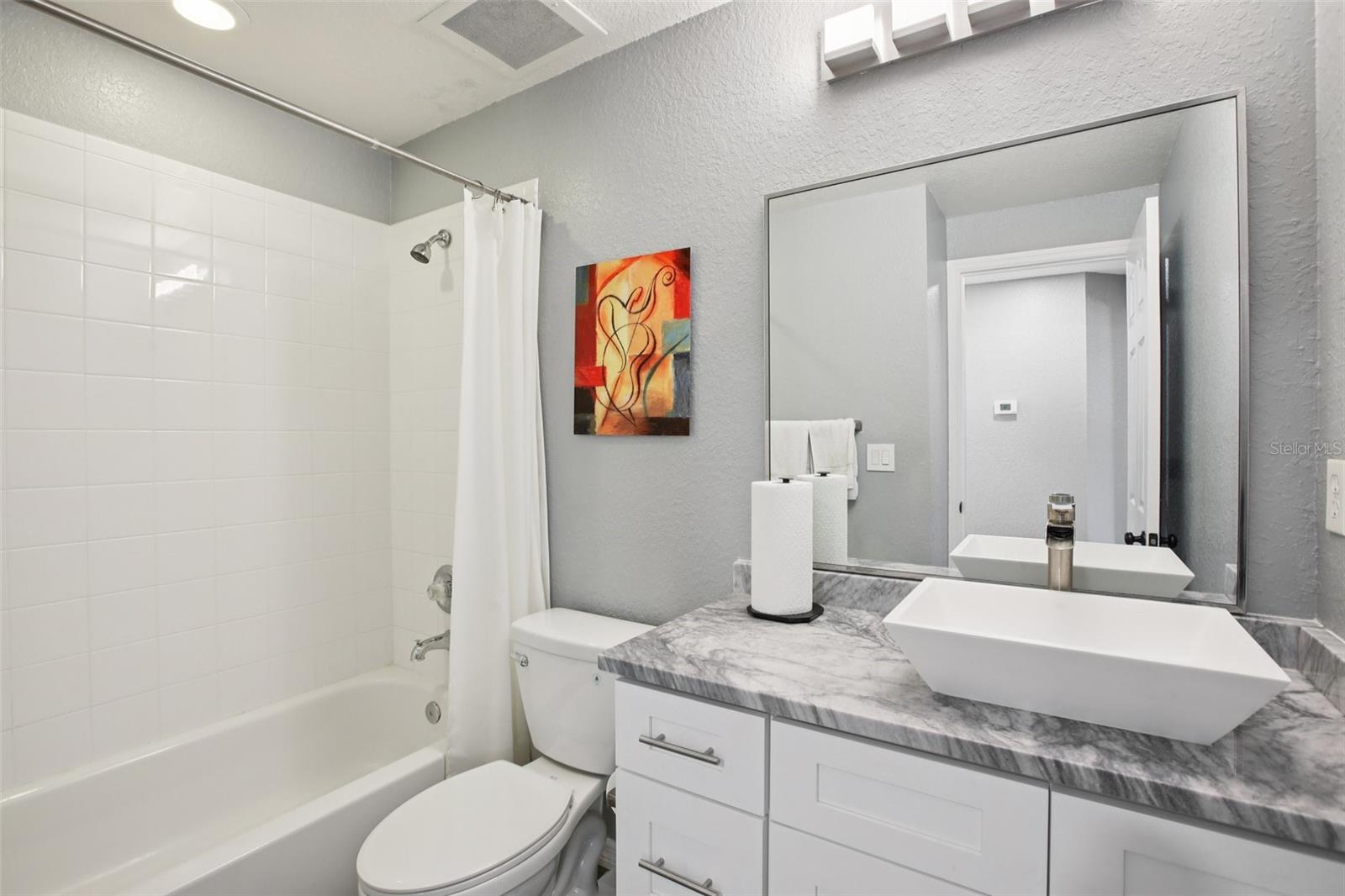 Image 19 of 23 For 2002 5th Avenue 205