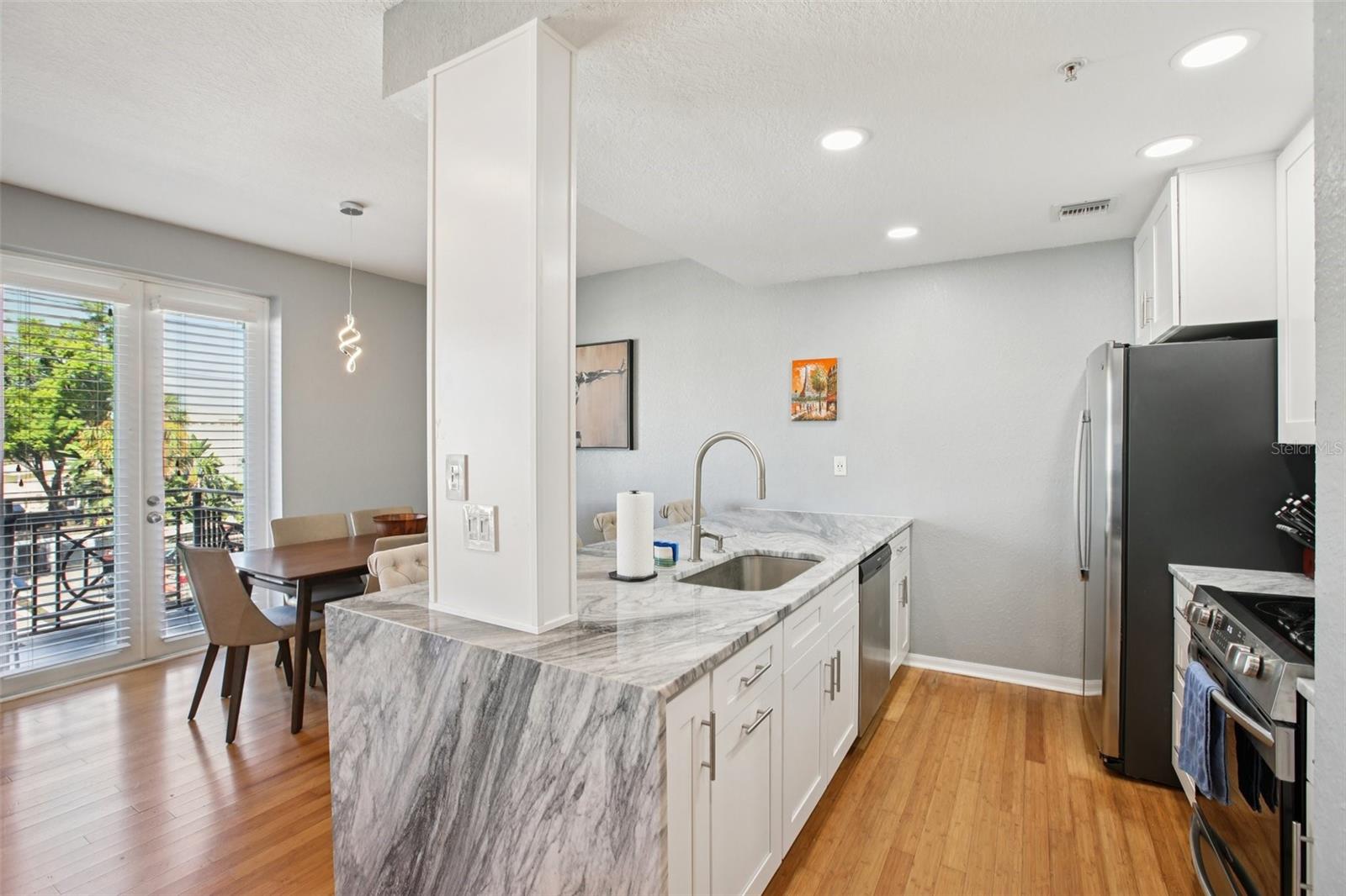 Image 4 of 23 For 2002 5th Avenue 205