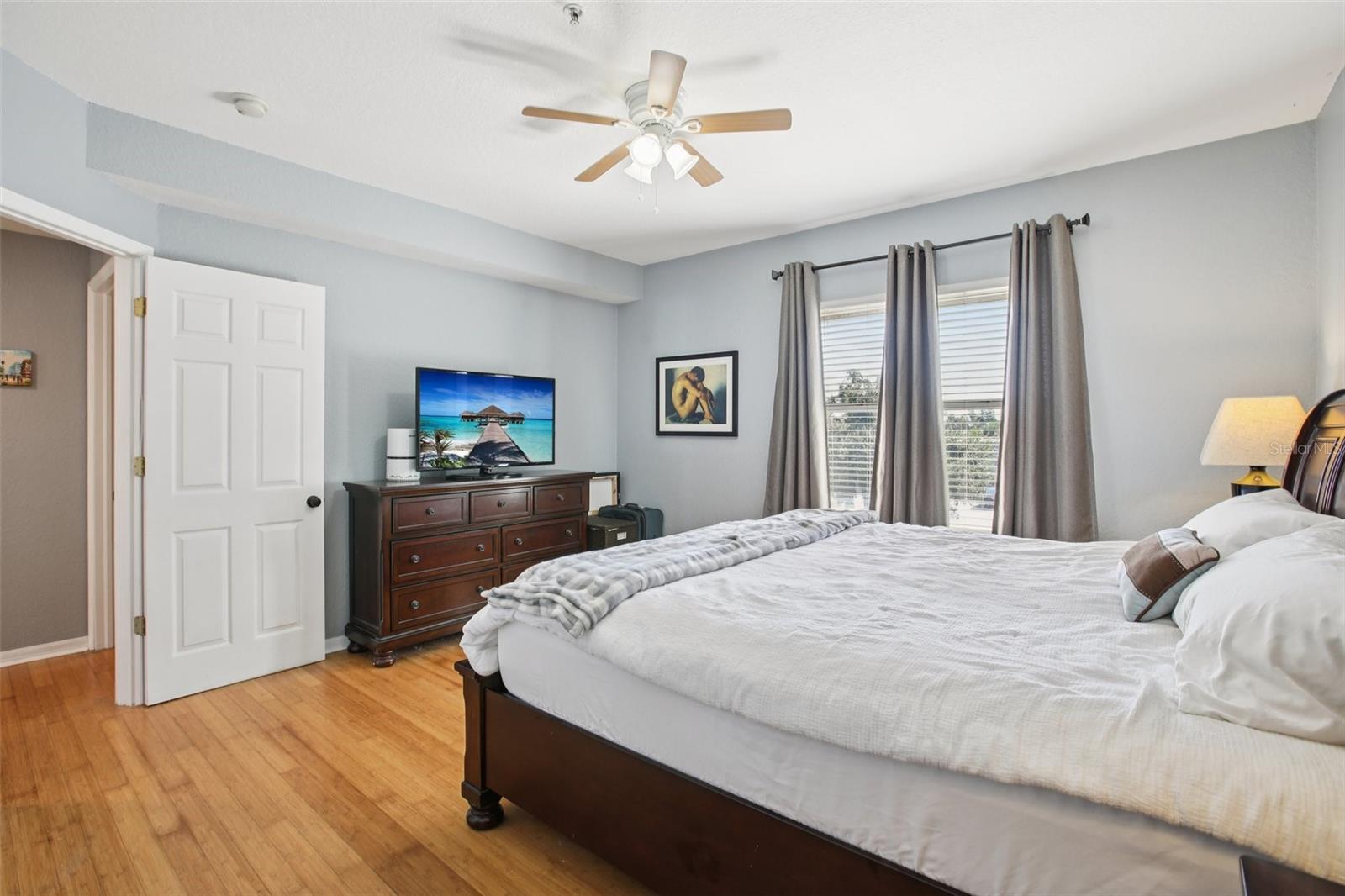 Image 5 of 23 For 2002 5th Avenue 205