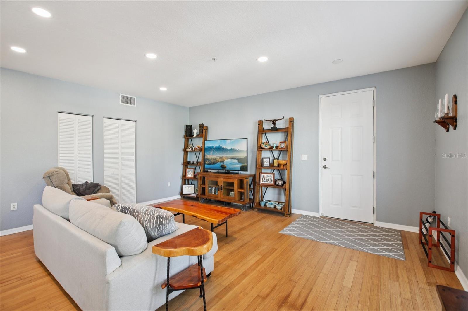 Image 9 of 23 For 2002 5th Avenue 205