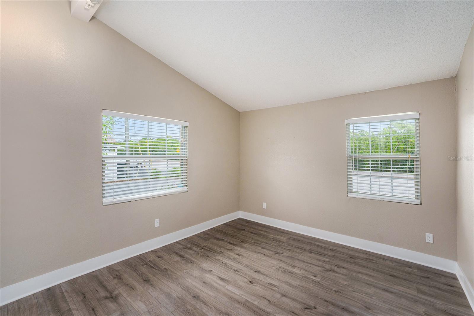 Image 14 of 26 For 849 60th Avenue Ne