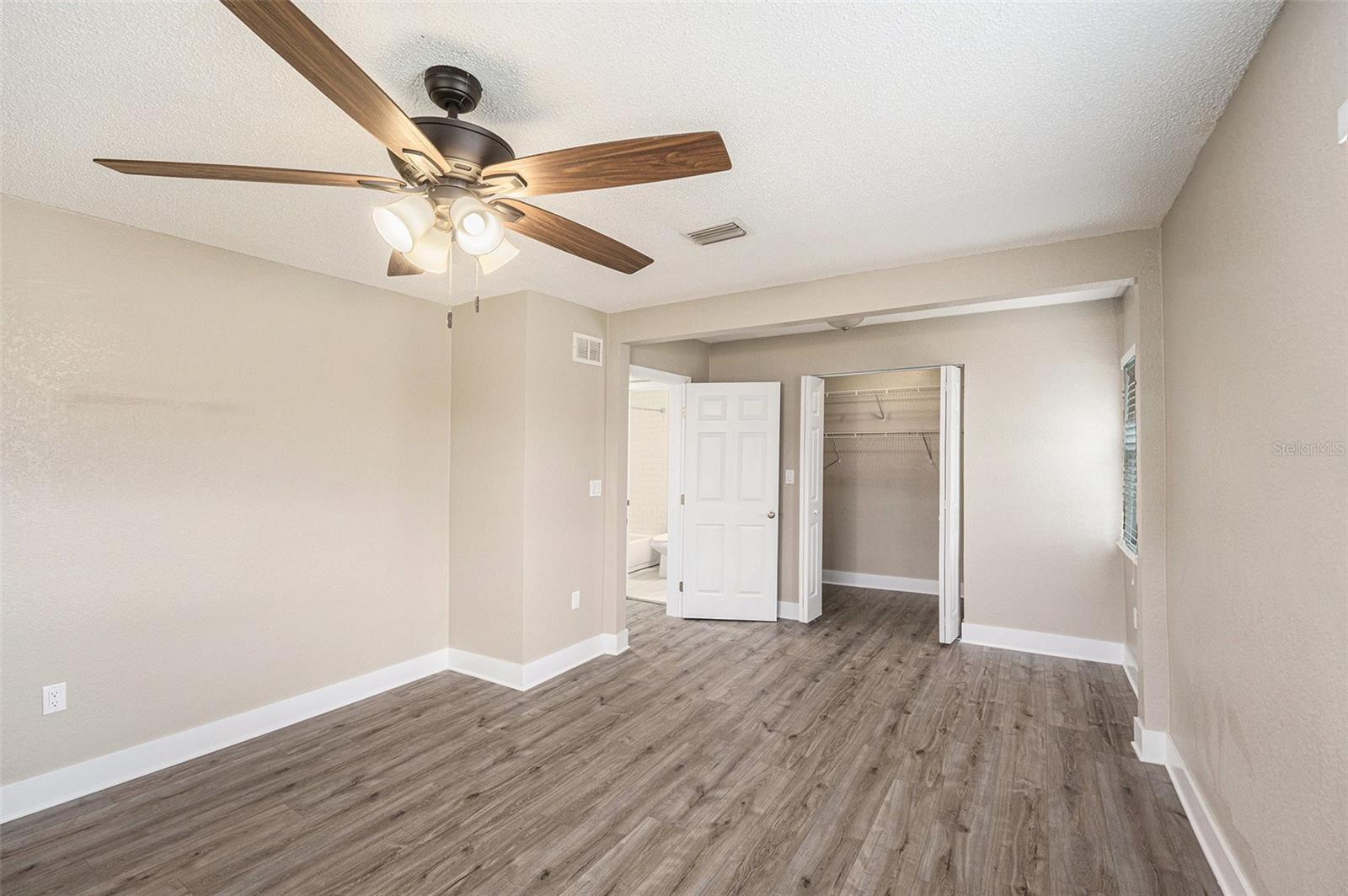 Image 18 of 26 For 849 60th Avenue Ne