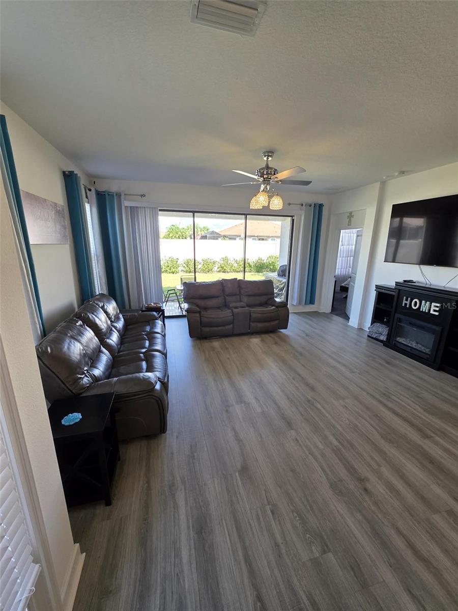 Image 4 of 36 For 10934 Wendover Drive