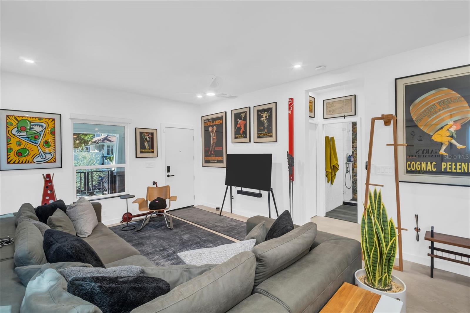 Image 16 of 36 For 747 2nd Street N