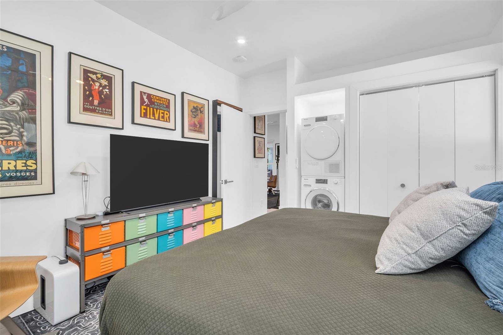 Image 19 of 36 For 747 2nd Street N