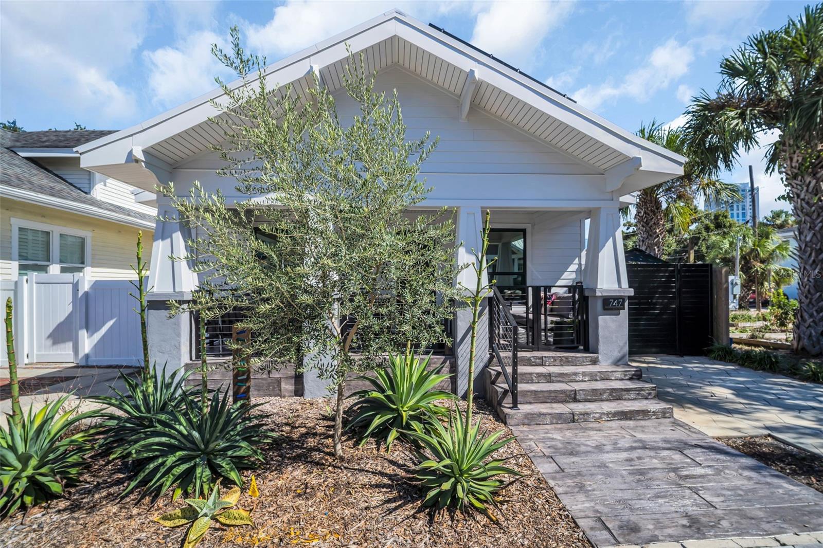 Image 2 of 36 For 747 2nd Street N