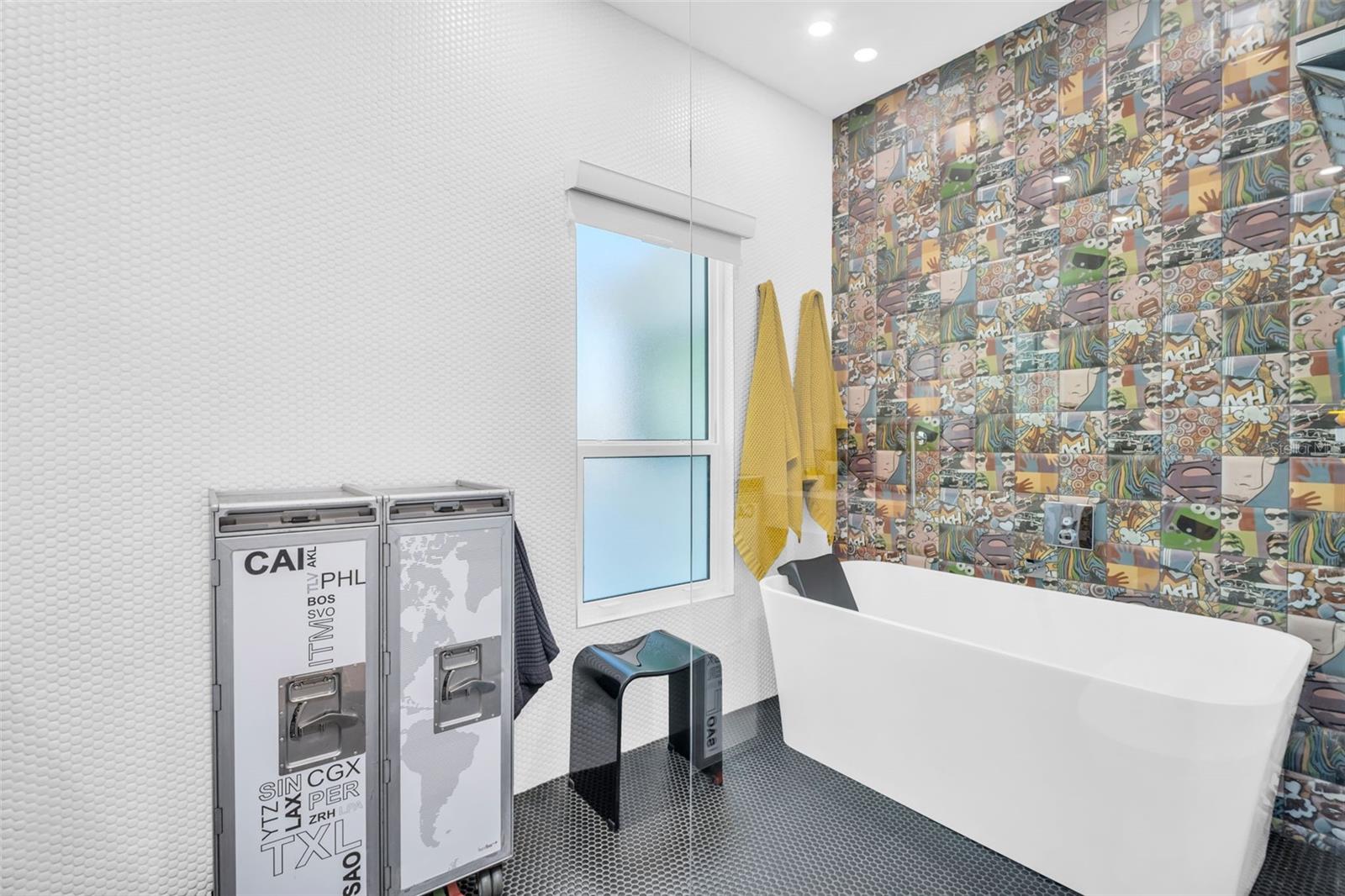 Image 22 of 36 For 747 2nd Street N