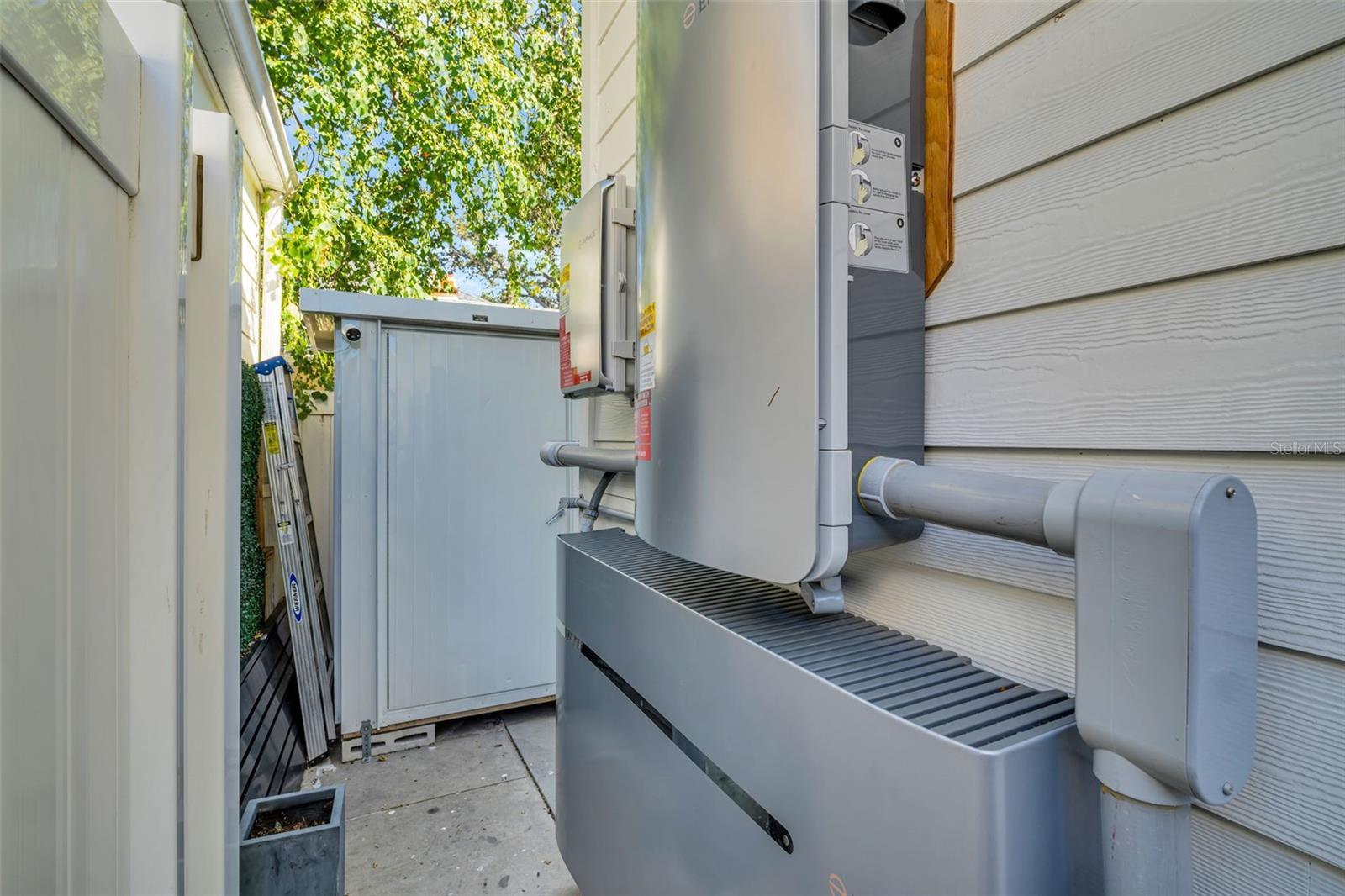 Image 28 of 36 For 747 2nd Street N