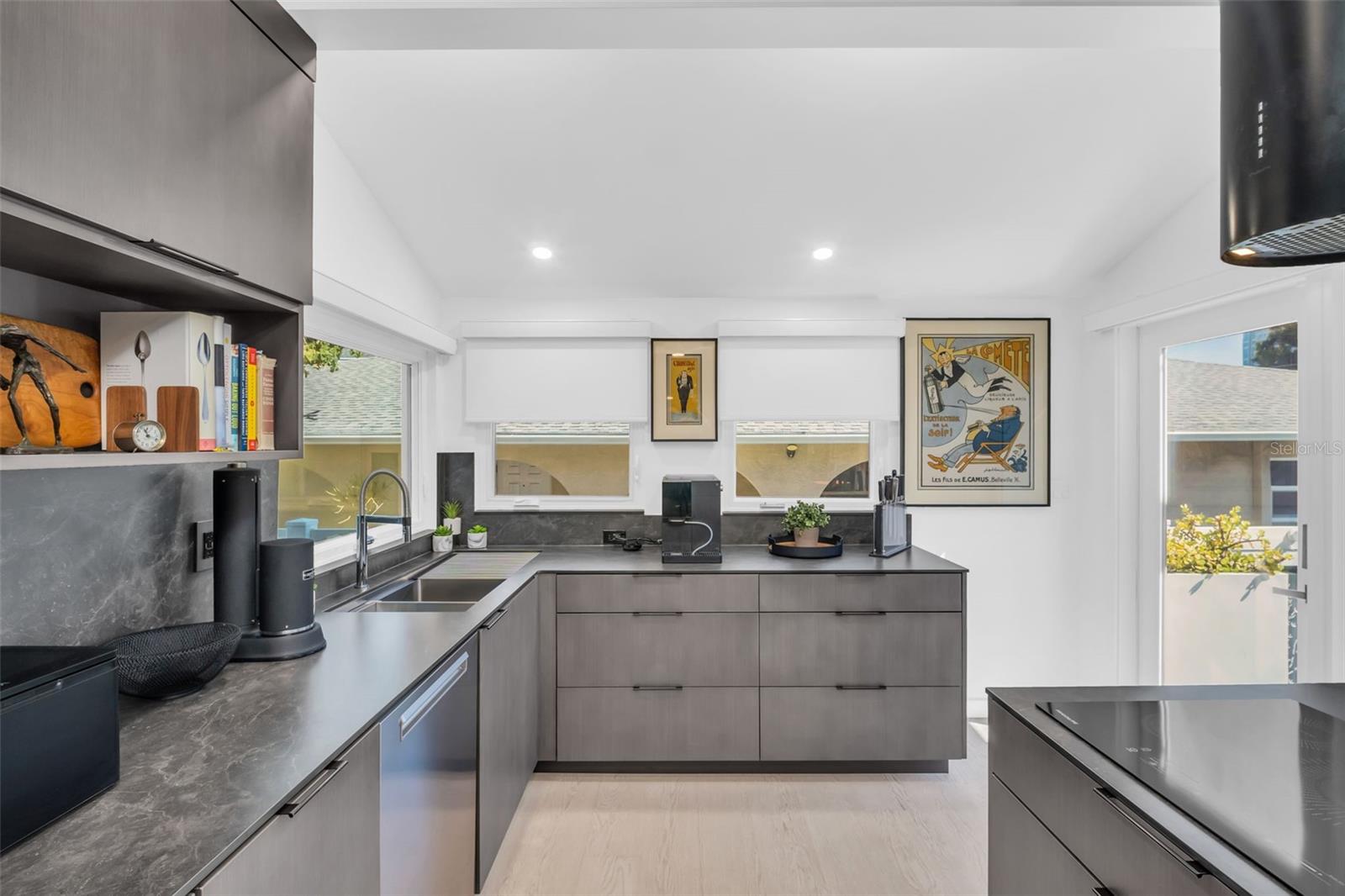 Image 7 of 36 For 747 2nd Street N