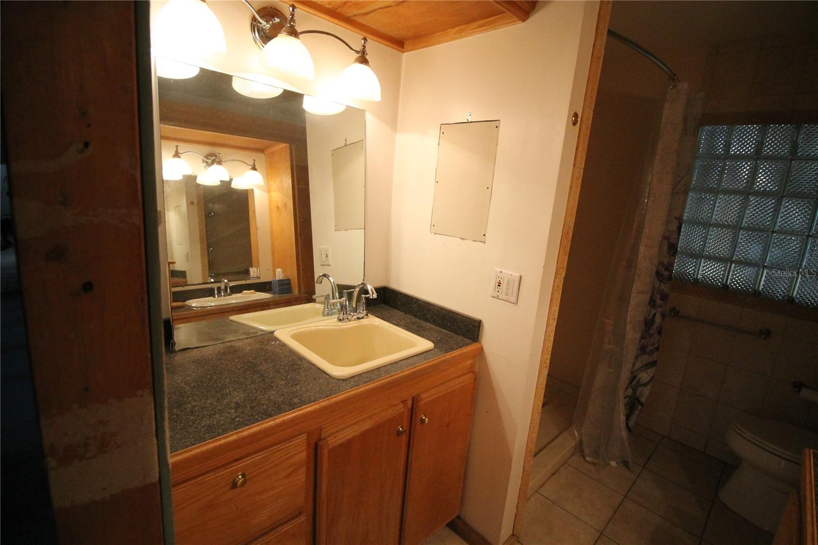 Listing photo id 7 for 4511 26th Avenue S