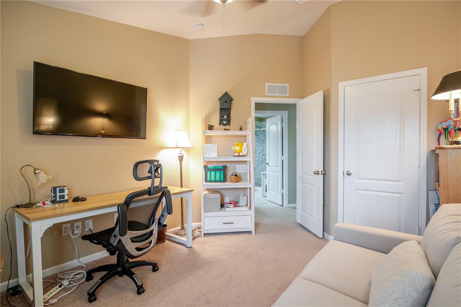Image 33 of 48 For 26535 Castleview Way
