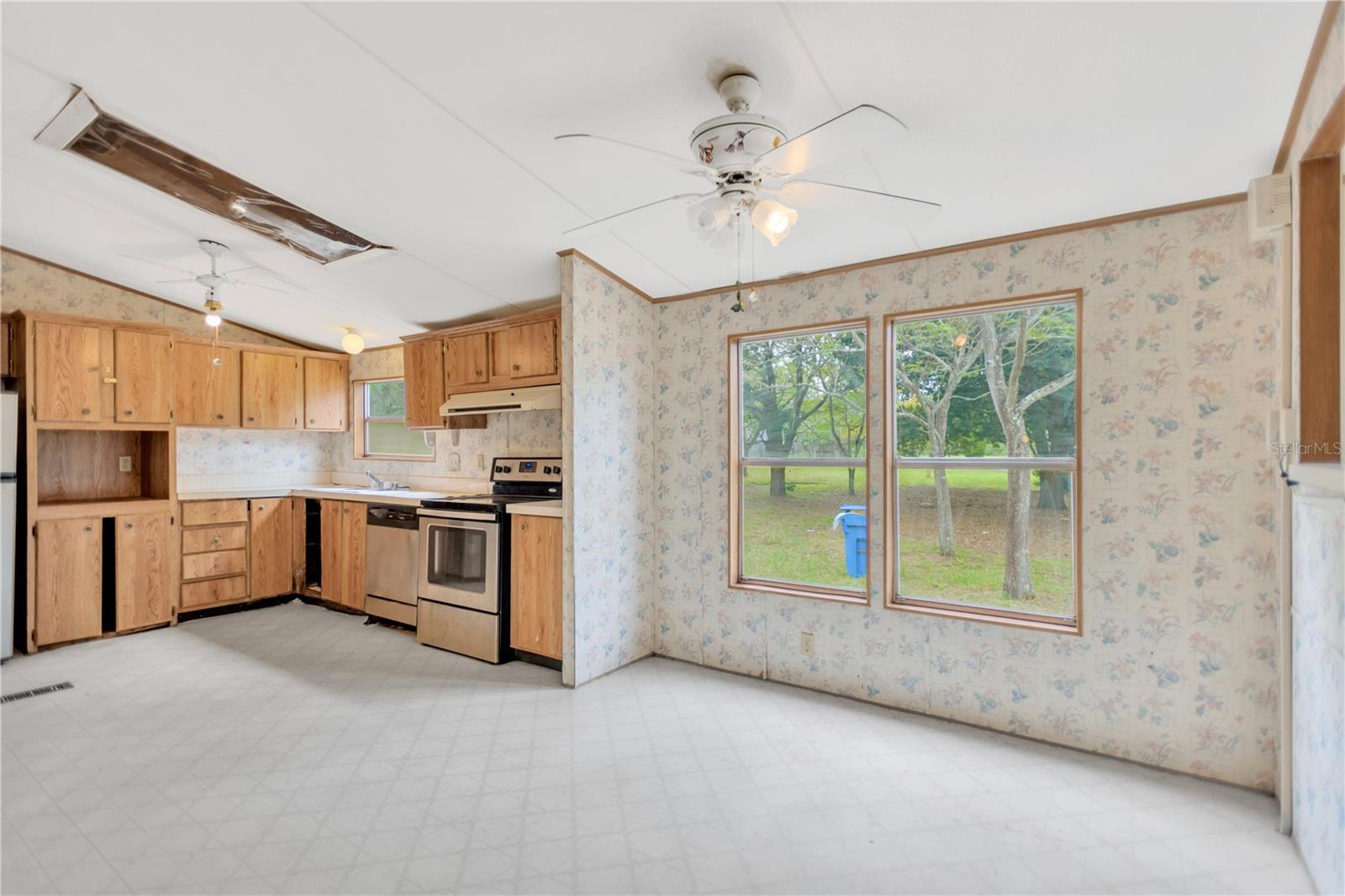 Image 4 of 30 For 12803 Greystone Place