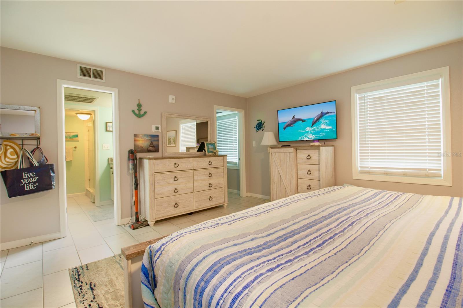 Image 9 of 34 For 5020 Beach Drive Se C
