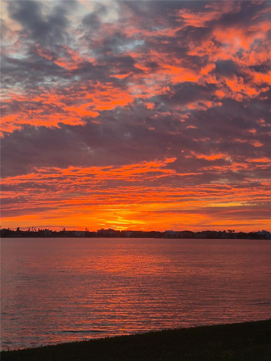 Image 20 of 30 For 4750 Cove Circle 303