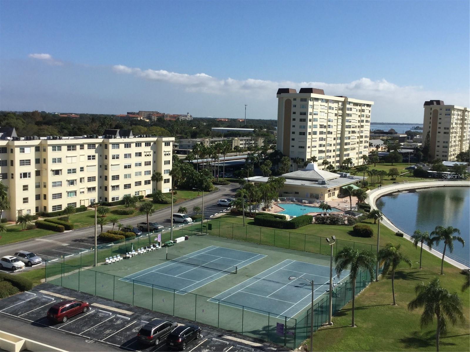 Image 22 of 30 For 4750 Cove Circle 303