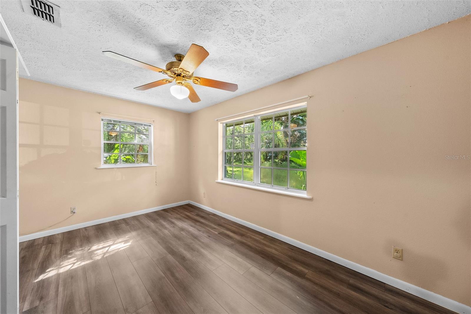 Image 19 of 58 For 11207 Pinto Drive