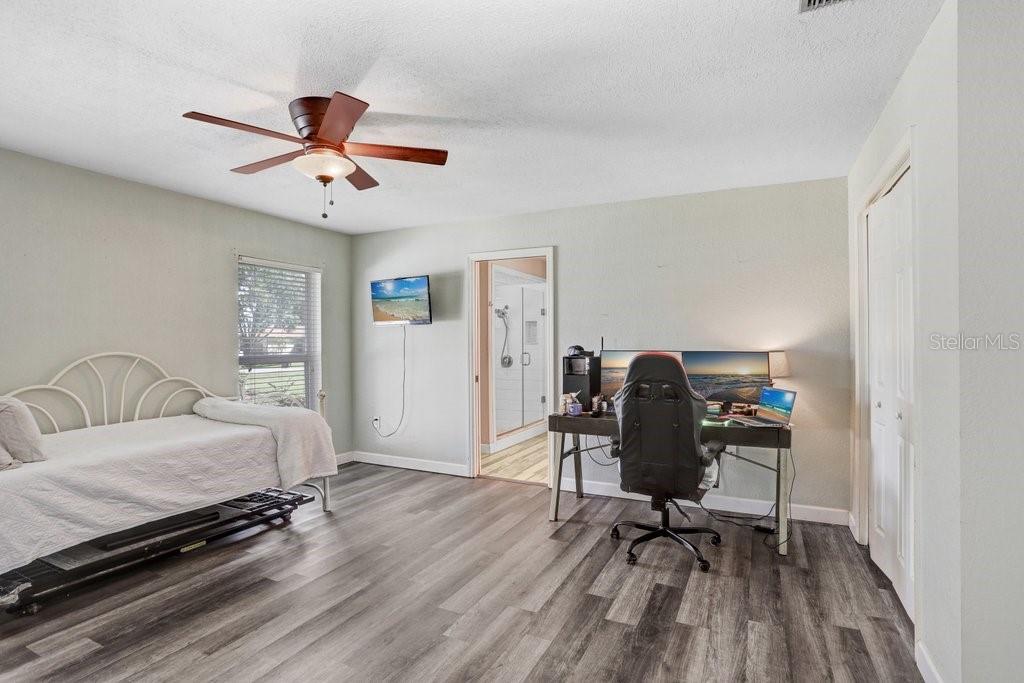 Image 16 of 40 For 8012 Holly Ridge Drive
